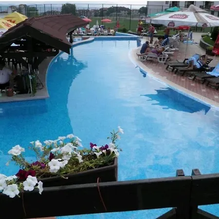 Luxury In Belvedere Club H203